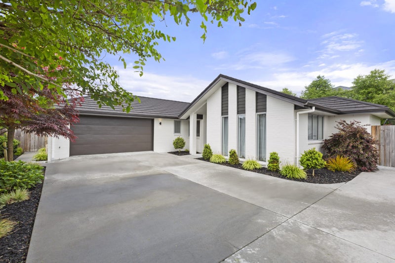 7 Sylvester Crescent, Flagstaff, Hamilton - Carousel 1