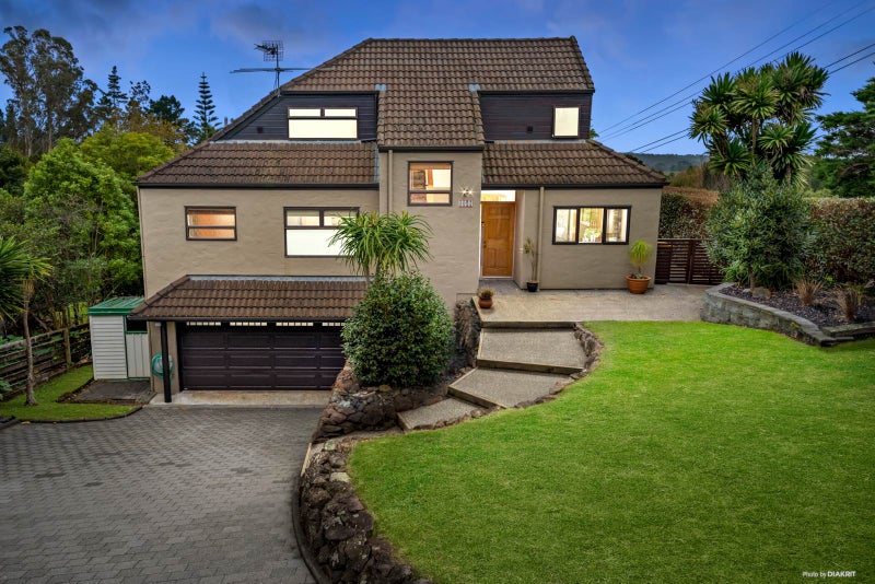 1053 Scenic Drive North, Swanson, Auckland - Carousel 1