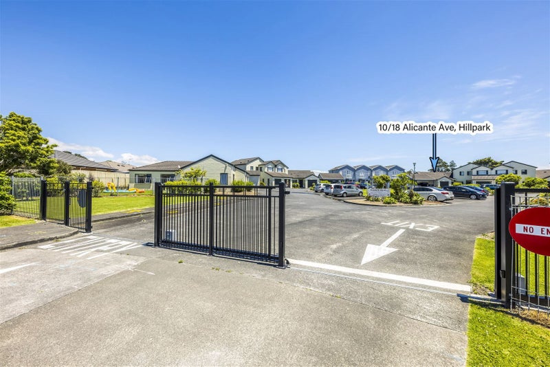 10/18 Alicante Avenue, Hillpark, Auckland - Carousel 1