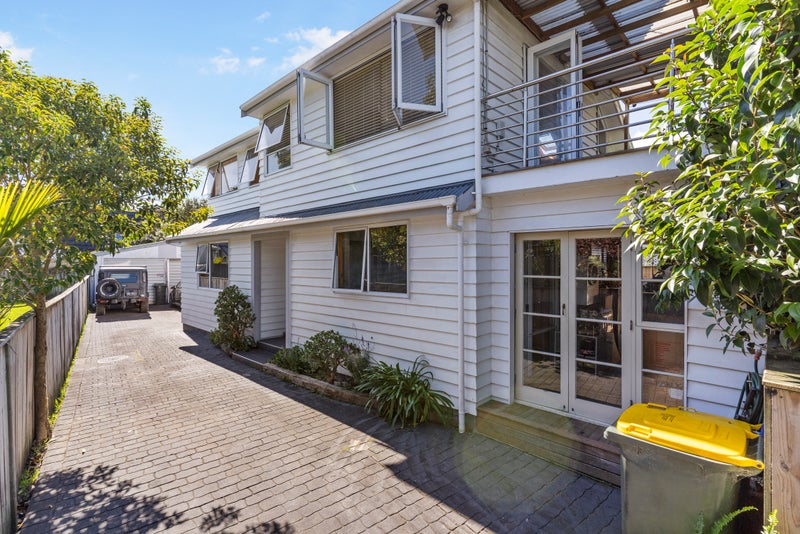 2/16 Sulphur Beach Road, Northcote Point, Auckland - Carousel 2