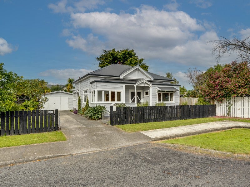 208 Lovedale Road, Saint Leonards, Hastings - Carousel 21
