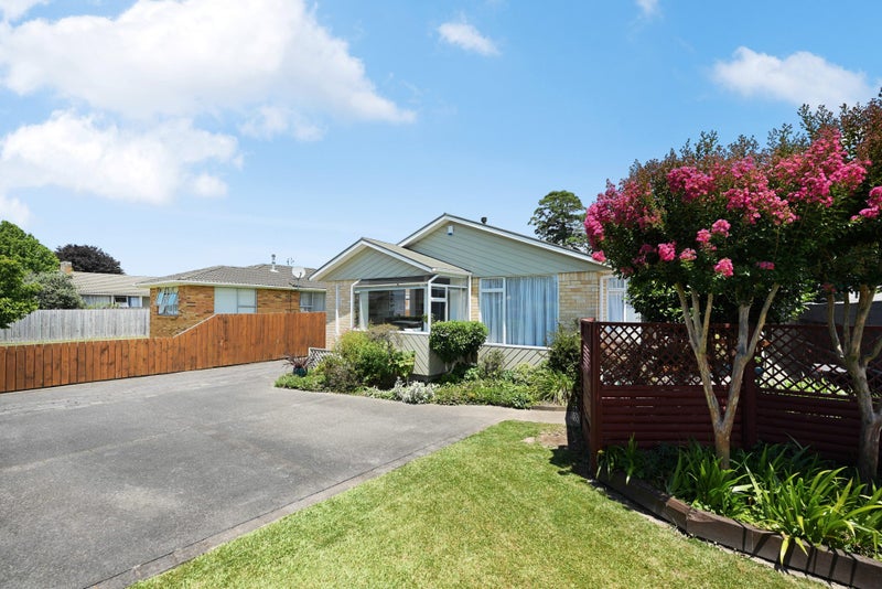 47 Rutherford Street, Chedworth, Hamilton - Carousel 25