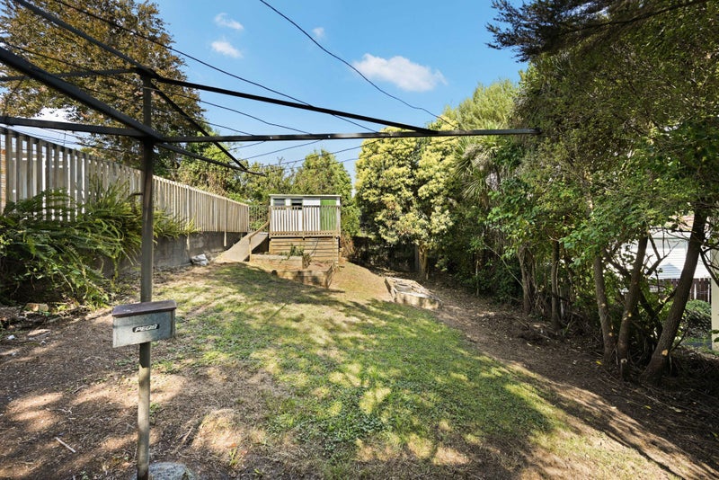 8 Clark Place, Hillcrest, Hamilton - Carousel 26