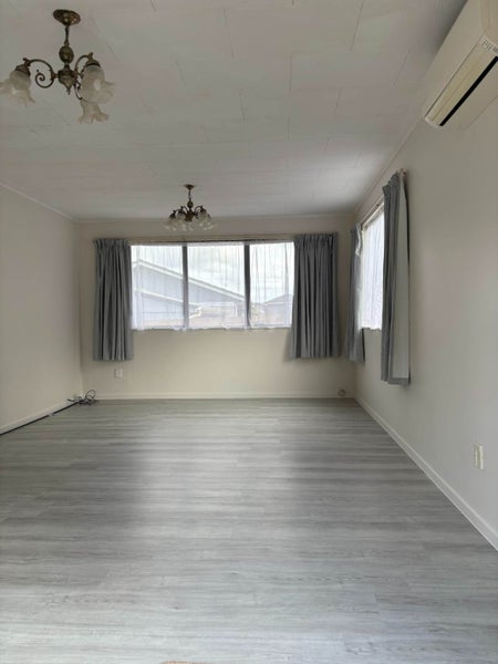 1/198 Te Atatu Road, Te Atatu South, Auckland - Carousel 2