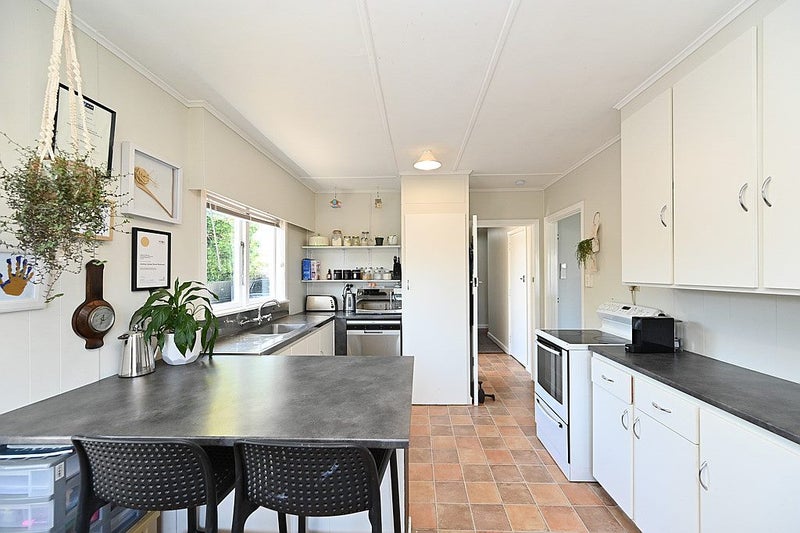 21 Darwin Crescent, Maraenui, Napier - Carousel 1