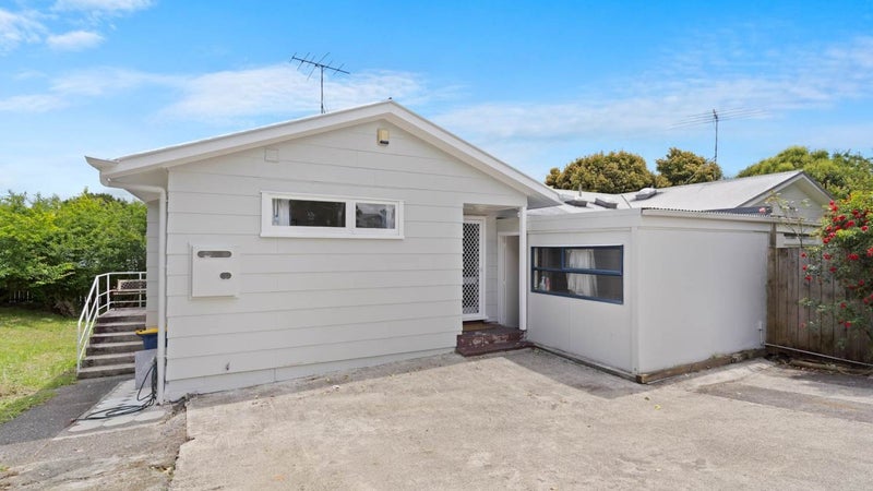 18 Fairclough Road, Beach Haven, Auckland - Carousel 1