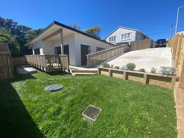 105 Bell Street, Tawa, Wellington - Carousel 1