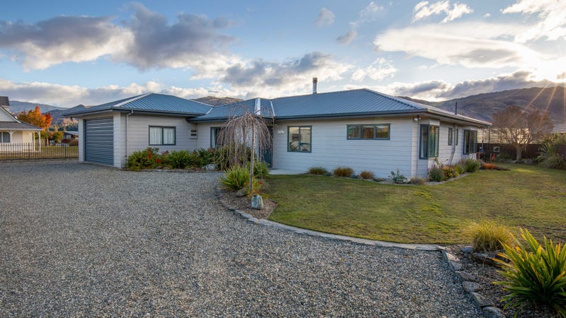 6 Albert Drive, Clyde, Clyde - Carousel 1