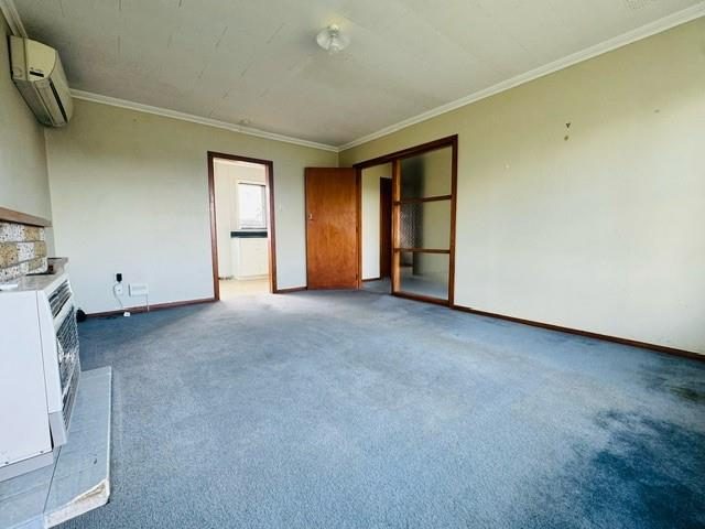 54 Collins Road, Melville, Hamilton - Carousel 2