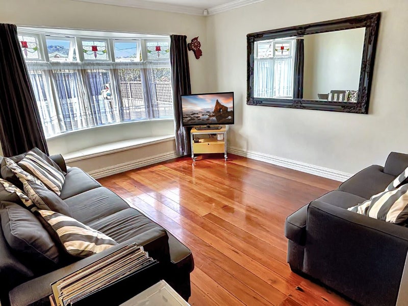 43 Tauhinu Road, Miramar, Wellington - Carousel 2