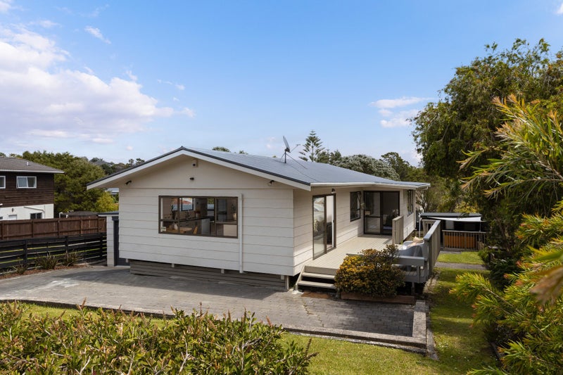 59 Brian Crescent, Stanmore Bay, Whangaparaoa - Carousel 1