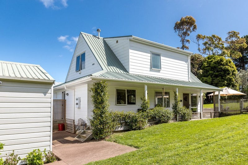 11 Waiata Road, Onetangi, Waiheke Island - Carousel 1