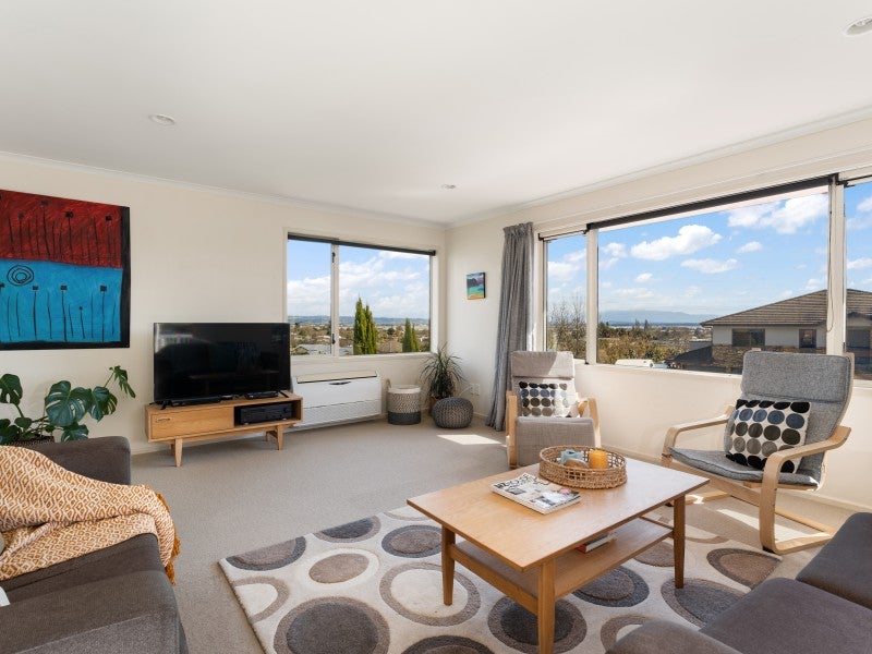 16 Somerset Terrace, Stoke, Nelson - Carousel 1