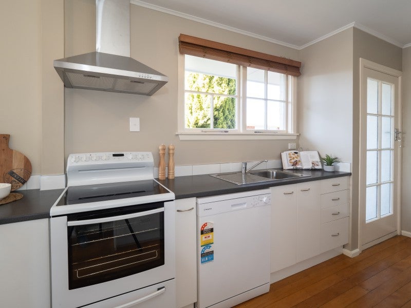 8 Kelvin Crescent, Allenton, Ashburton - Carousel 2