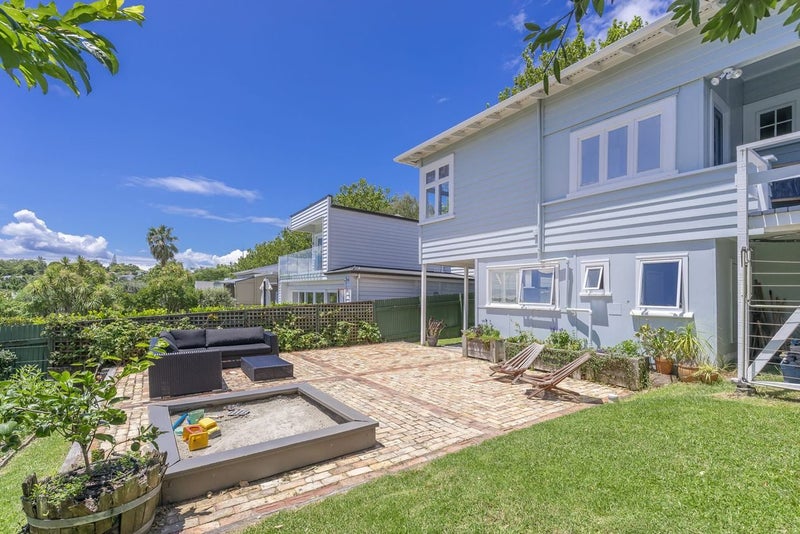 2/32 Hakanoa Street, Grey Lynn, Auckland - Carousel 1