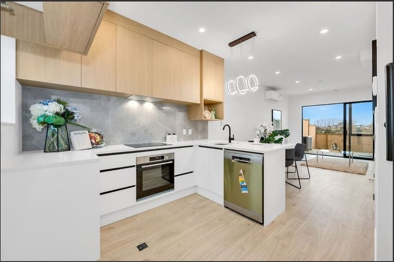 41 Kiato Lane, Flat Bush, Auckland - Carousel 2