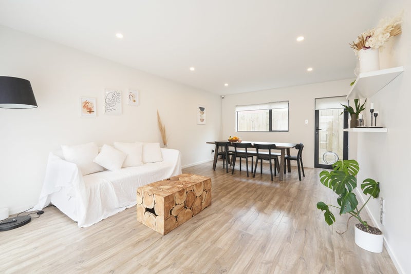 12 Korama Lane, New Lynn, Auckland - Carousel 1