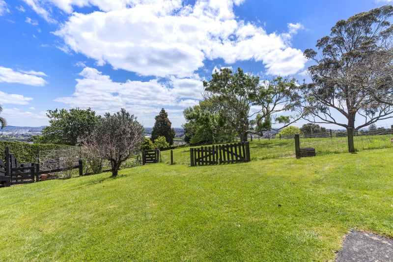 130 Point View Drive, East Tamaki Heights, Auckland - Carousel 2