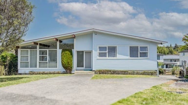 11 McHardy Place, Glenfield, Auckland - Carousel 1