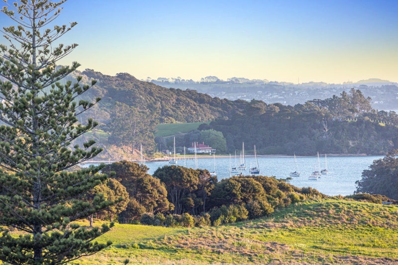 15 Bay Road, Ostend, Waiheke Island - Carousel 1