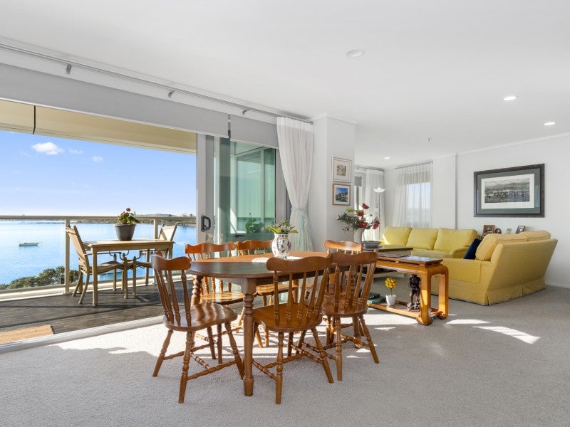 72 Devonport Road, Tauranga, Tauranga - Carousel 1