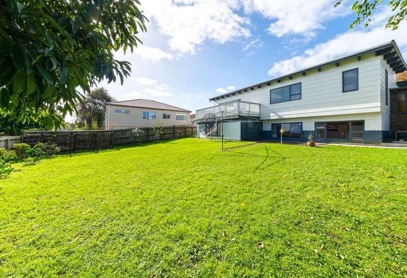 2/20 Humphrey Kemp Avenue, Henderson, Auckland - Carousel 11