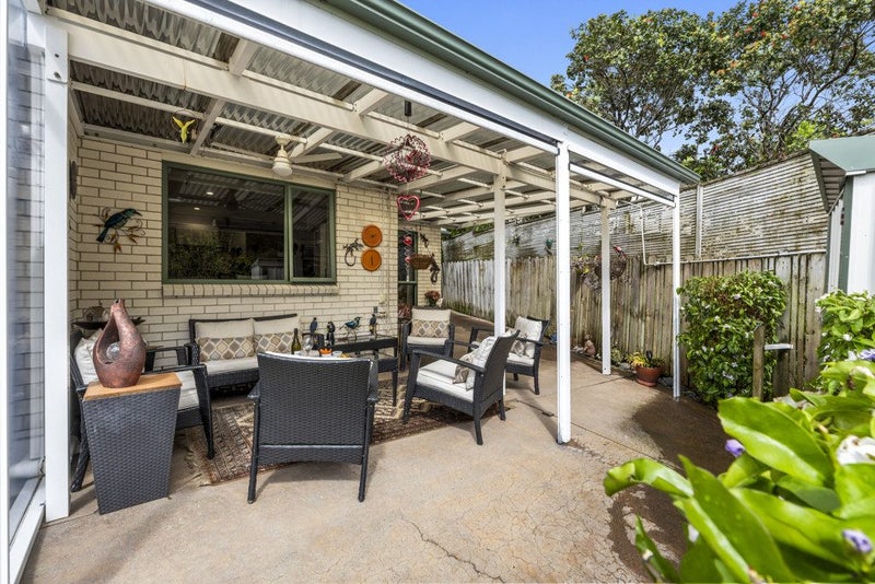 16 Sherwood Grove, Northcross, Auckland - Carousel 2