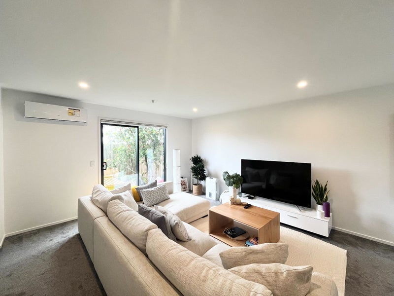 52E Vodanovich Road, Te Atatu South, Auckland - Carousel 2