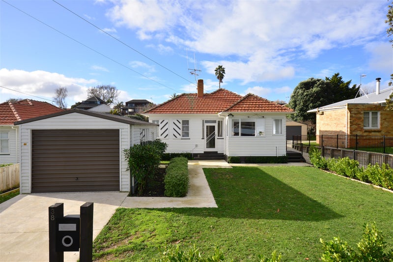 38 Matai Street, Maeroa, Hamilton - Carousel 1