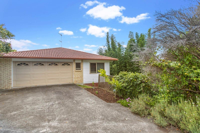 33 Copplestone Place, New Lynn, Auckland - Carousel 1
