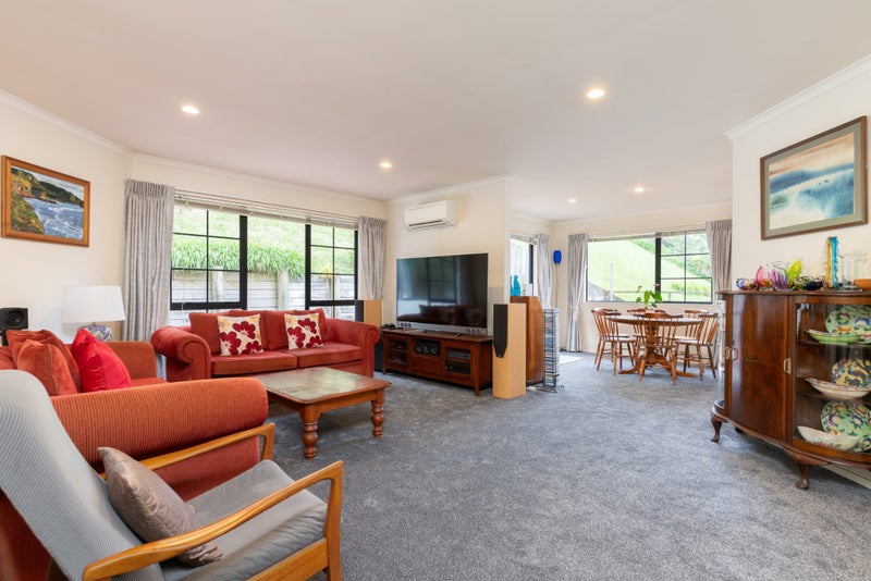 17 Corsham Grove, Churton Park, Wellington - Carousel 2