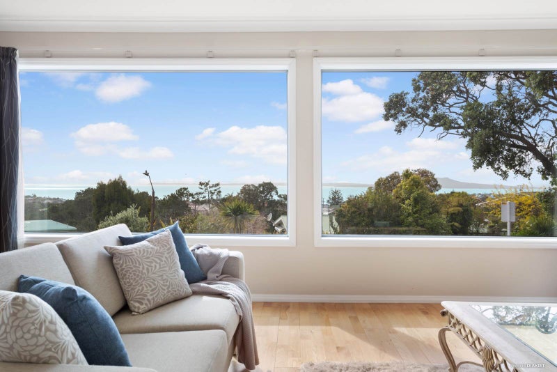 10 Dalmeny Close, Murrays Bay, Auckland - Carousel 1