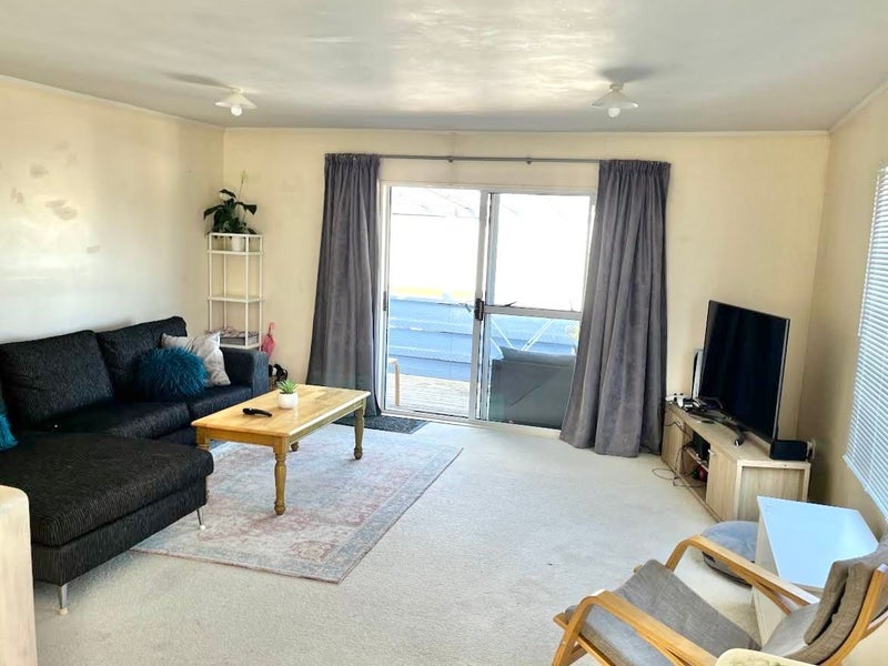 15A Heathglen Place, Bayview, Auckland - Carousel 2