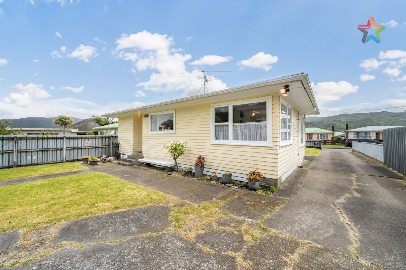 22 Ruthven Road, Wainuiomata, Lower Hutt - Carousel 1