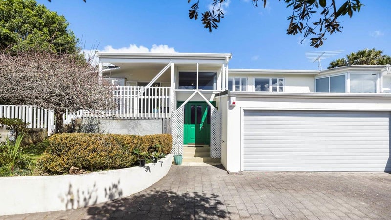 3/3 Seaview Road, Milford, Auckland - Carousel 1