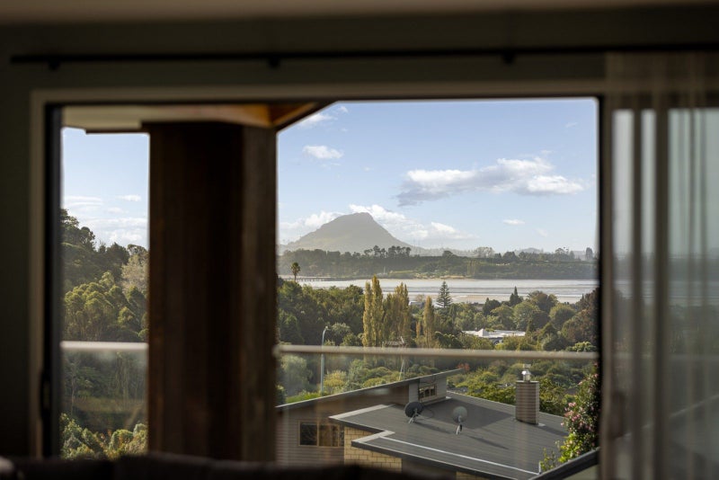 6 Greenvale Place, Welcome Bay, Tauranga - Carousel 1