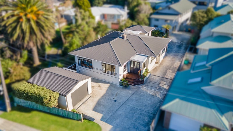 51 Oxford Street, Tawa, Wellington - Carousel 24