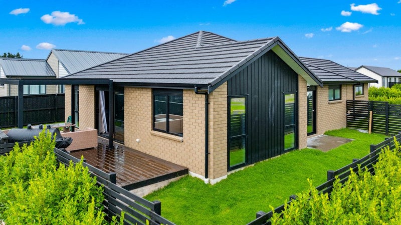 4 Rosslands Avenue, Karaka, Papakura - Carousel 1