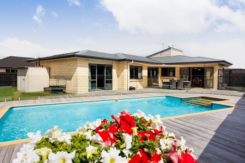 38 Johnstone Drive, Fitzherbert, Palmerston North - Carousel 2