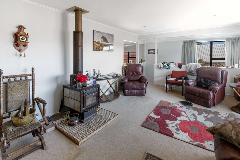 16 Langwell Place, Papakowhai, Porirua - Carousel 1