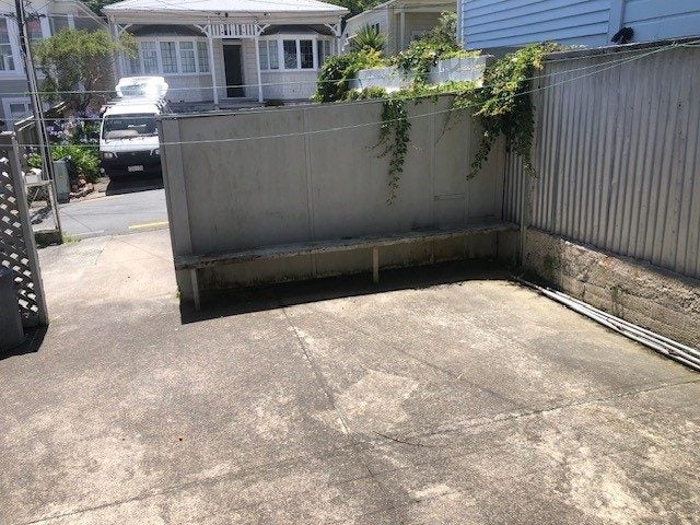 8 Rixon Grove, Mount Victoria, Wellington - Carousel 9