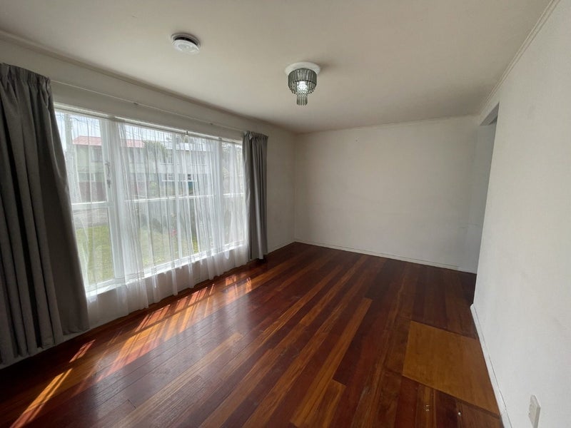 8 Whakataki Grove, Waiwhetu, Lower Hutt - Carousel 2
