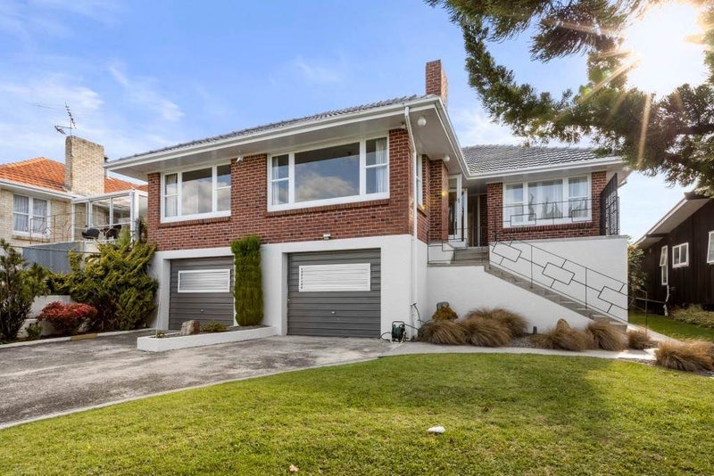 16 Speedy Crescent, Hillcrest, Auckland - Carousel 1