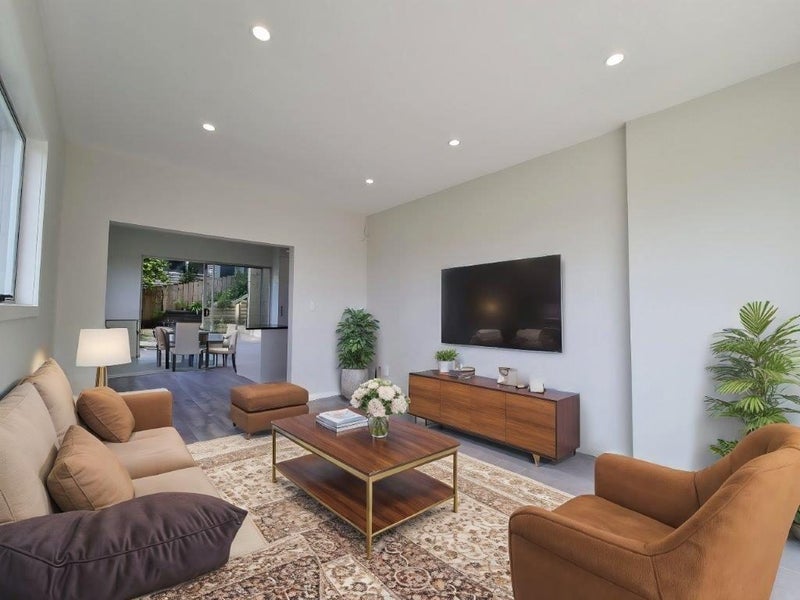 216 Glamorgan Drive, Northcross, Auckland - Carousel 1