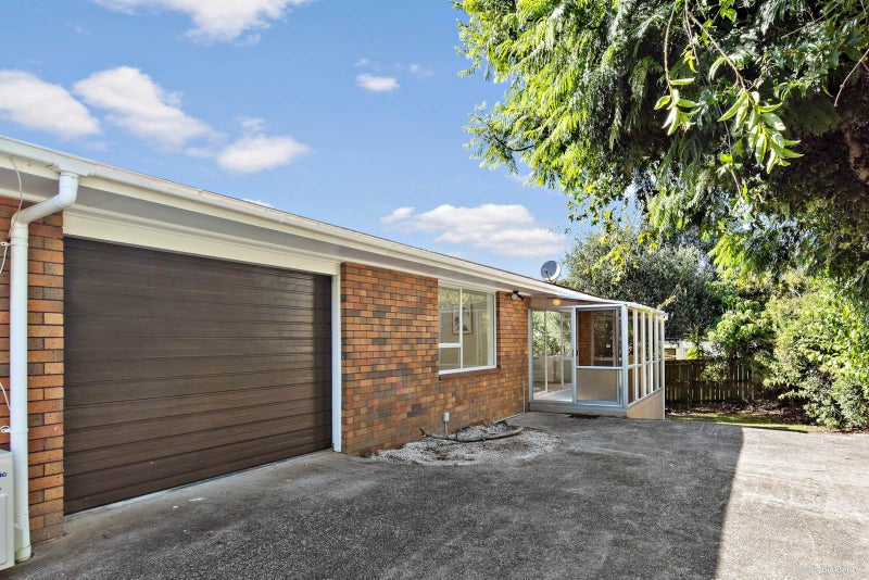 3/32 Eastern Beach Road, Eastern Beach, Auckland - Carousel 1