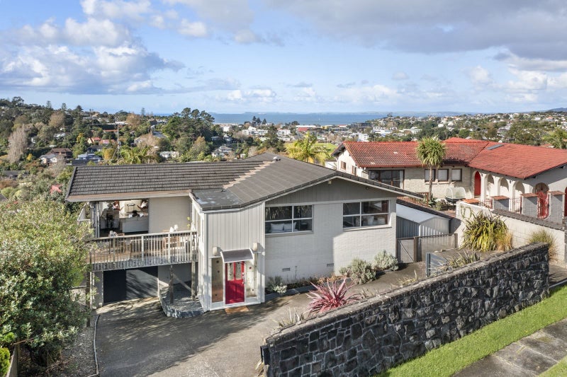 10 Robin Lane, Browns Bay, Auckland - Carousel 2