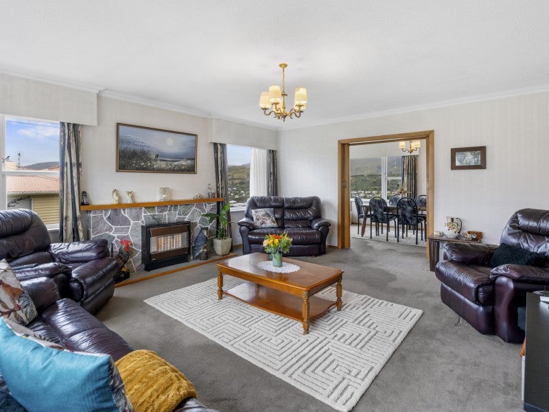 40 St Johns Terrace, Tawa, Wellington - Carousel 2