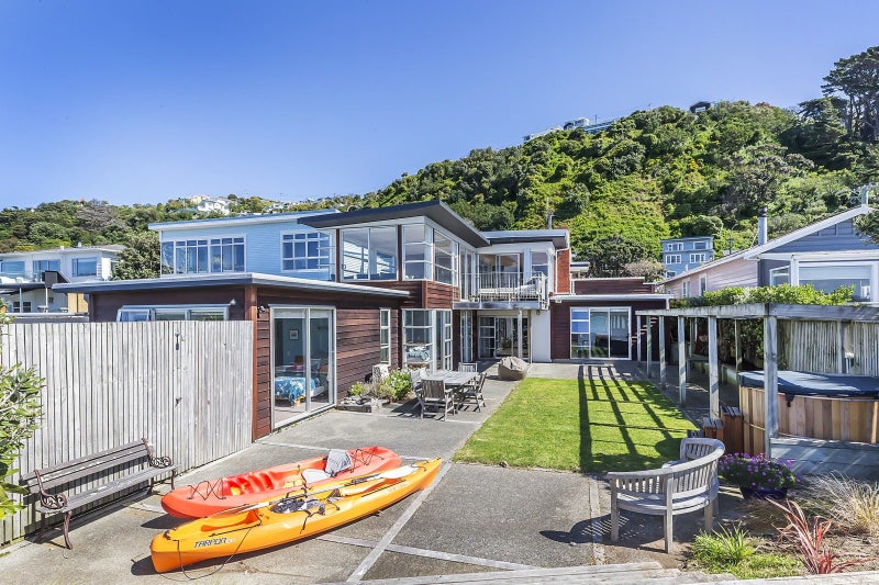 273 Queens Drive, Lyall Bay, Wellington - Carousel 1