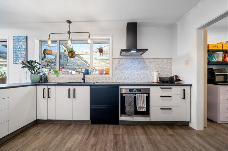 33E Sanders Avenue, Westown, New Plymouth - Carousel 2