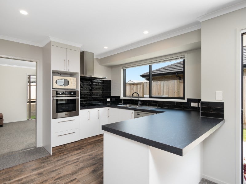 23 Fearnley Grove, Pyes Pa, Tauranga - Carousel 2